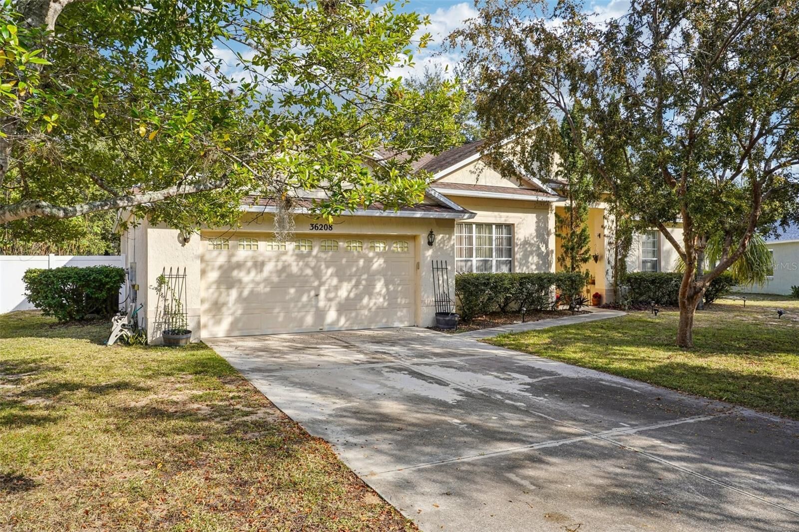 Property Photo:  36208 Spirit Court  FL 32735 