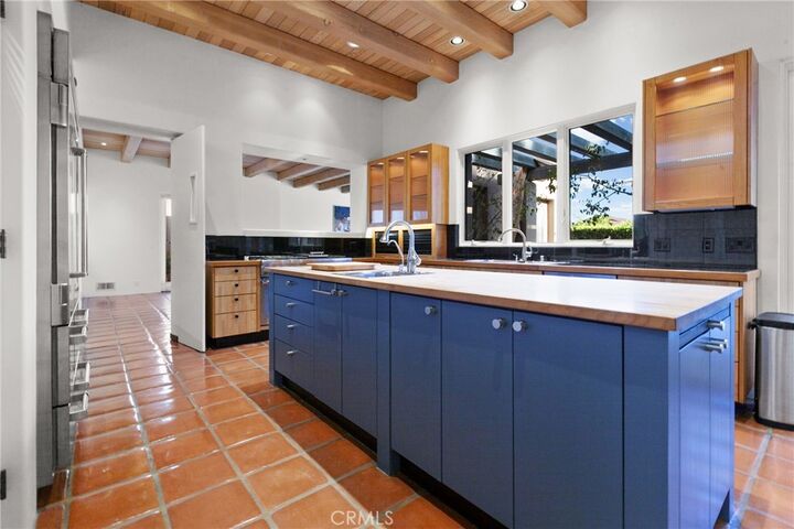 Property Photo:  860 Skyline Drive  CA 93405 