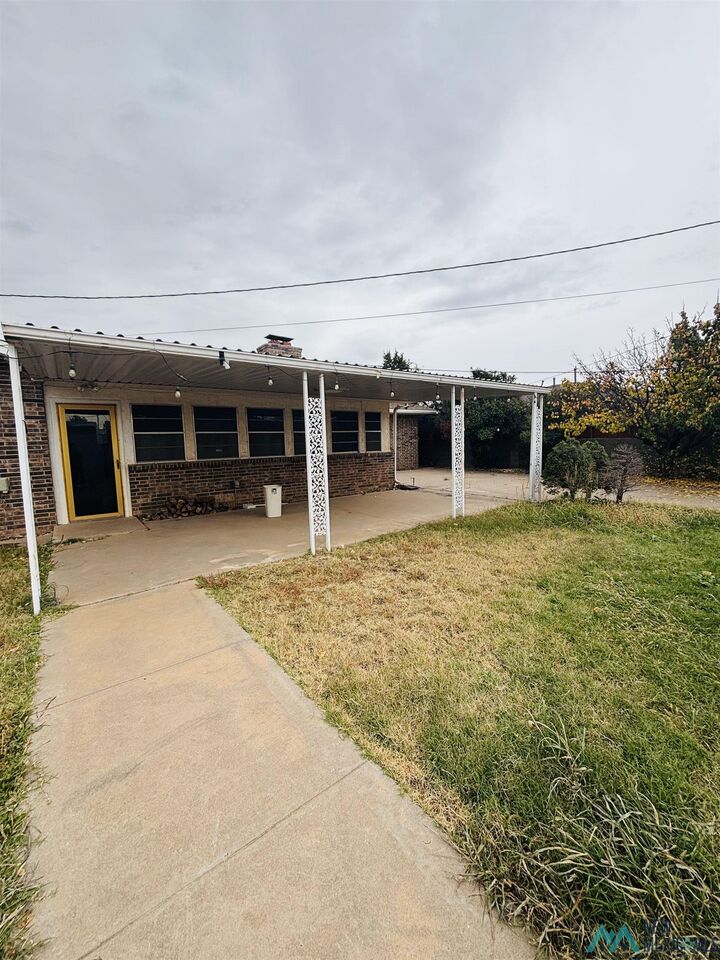 Property Photo:  1317 Stratford Lane  NM 88101 
