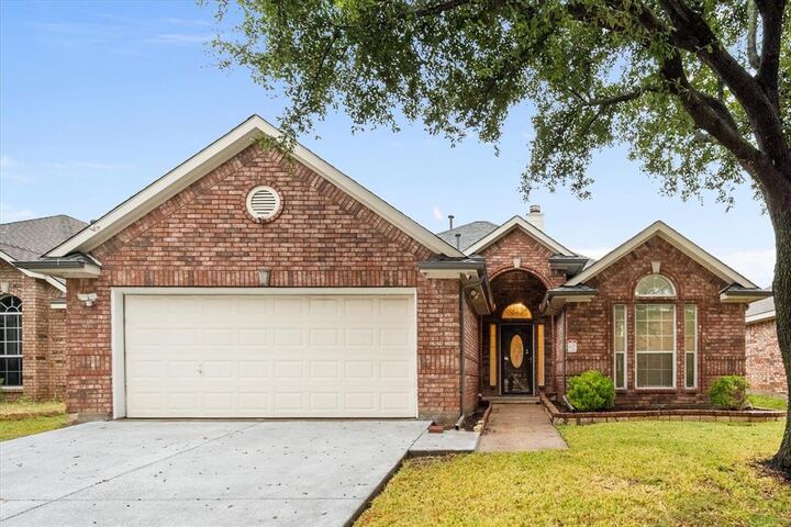 Property Photo:  4412 Ridgeway Drive  TX 76063 