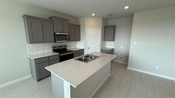 Property Photo:  321 Gallant Man Court  TX 76049 