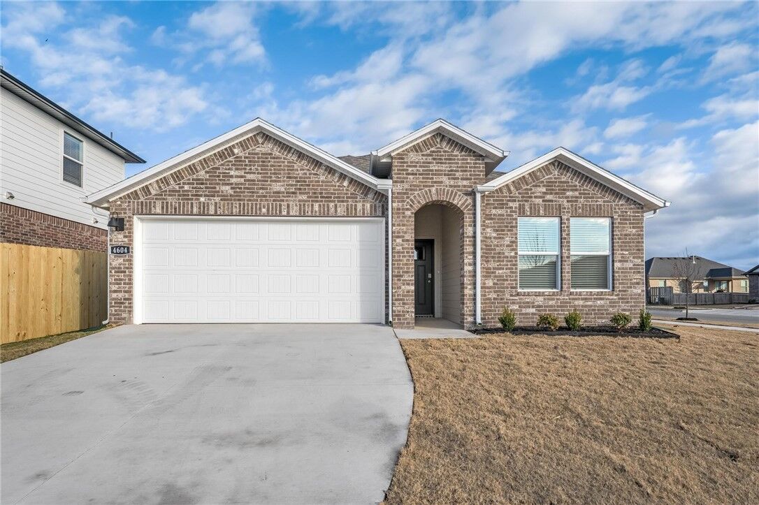 Property Photo:  4604 W Aurora Street  AR 72704 