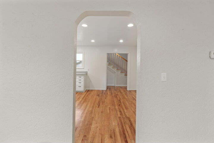 Property Photo:  418 NE 11th Street  OR 97526 