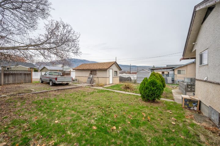 Property Photo: 856 School Avenue BC V0H 1T6