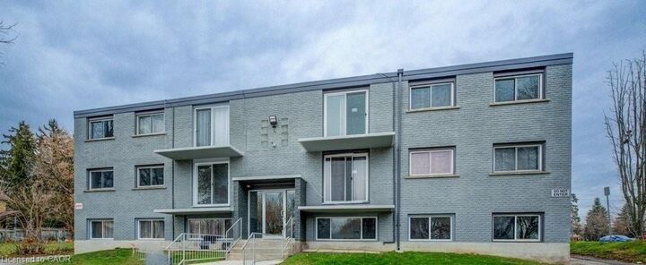 Property Photo:  82 Elgin Street S 15  ON N1R 5G5 