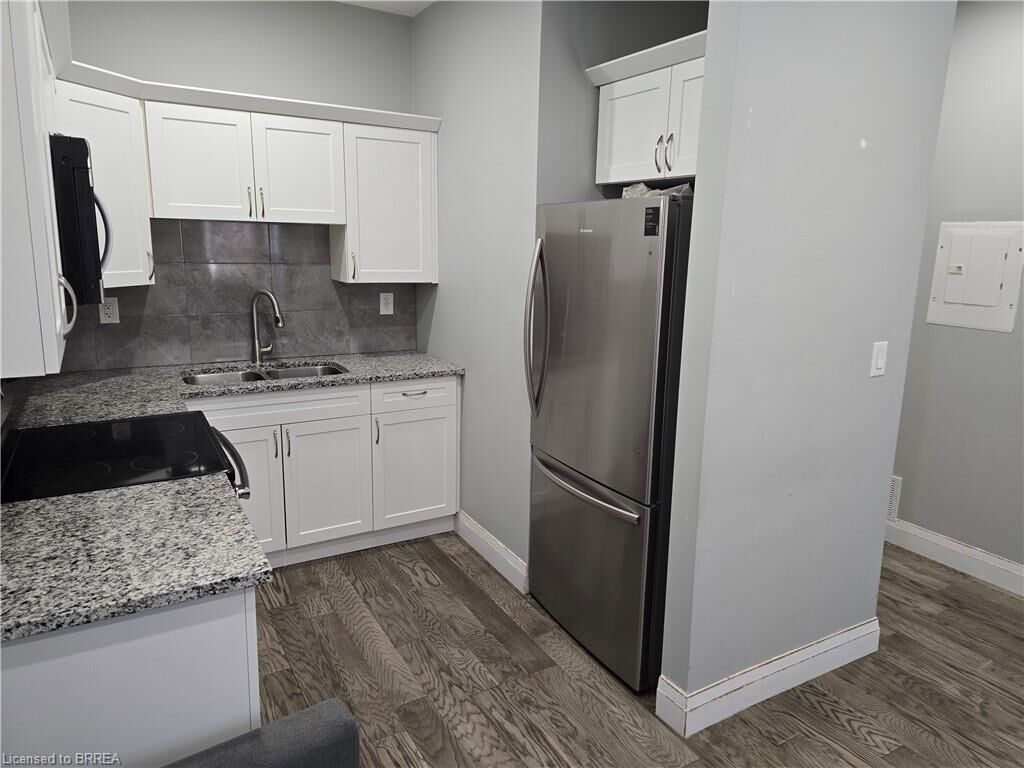 Property Photo: 138 Murray Street Lower ON N3S 3N5