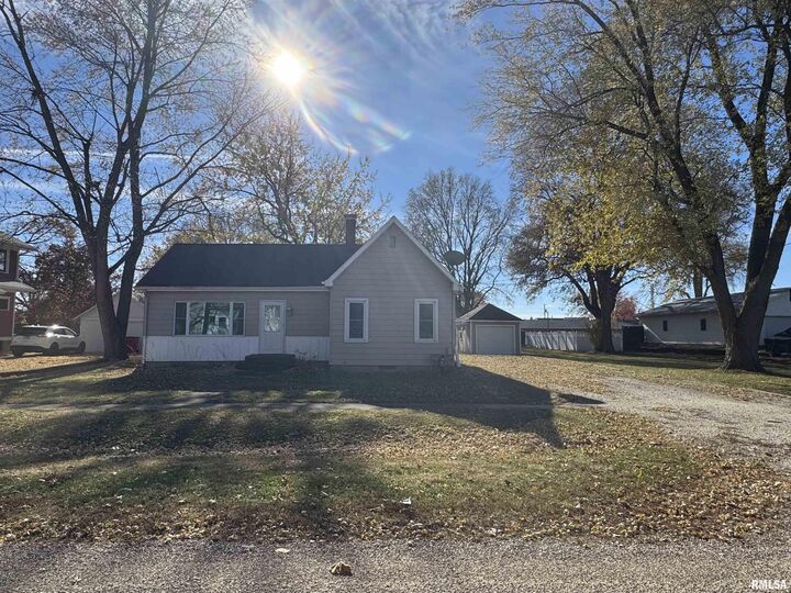 Property Photo:  110 E Bishop Street  IL 61572 