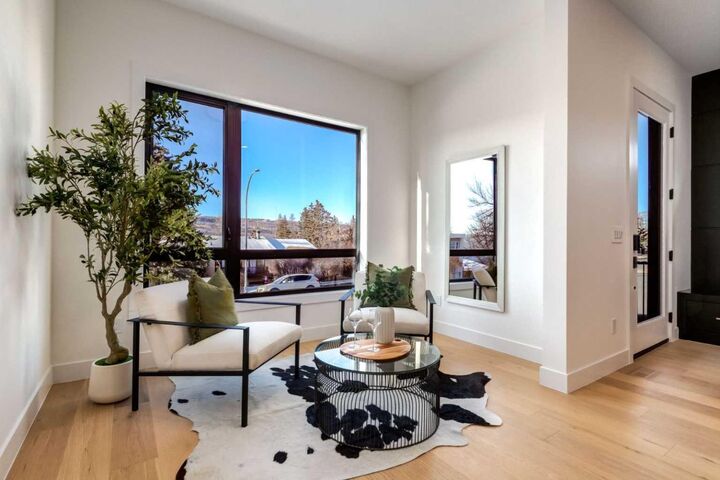 Property Photo:  4834 22 Avenue NW  AB T3B 0Y5 