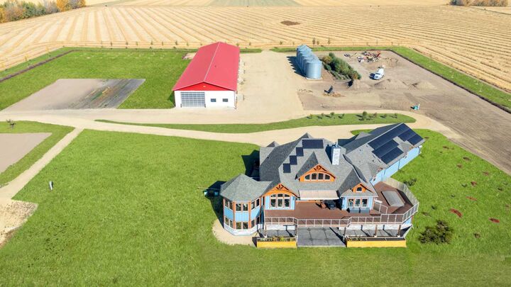 Property Photo: 28012 Township Road 394 AB T4M 0R6