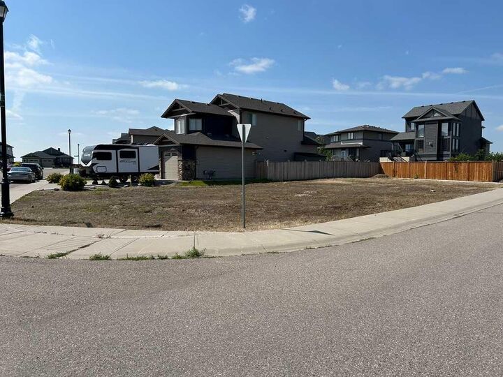Property Photo: 14 Canyon Estates Lane W AB T1K 5W7