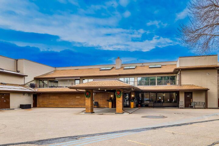 Property Photo: 2425 90 Avenue SW 325 AB T2V 4X8