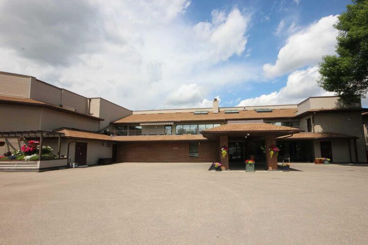 Property Photo:  2425 90 Avenue SW 325  AB T2V 4X8 