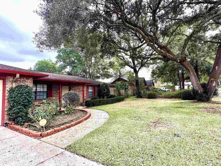 Property Photo:  316 Shetland Ct  FL 32506 