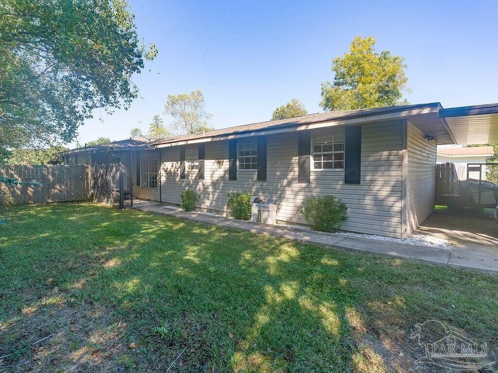 Property Photo: 2157 Packwood Dr FL 32533