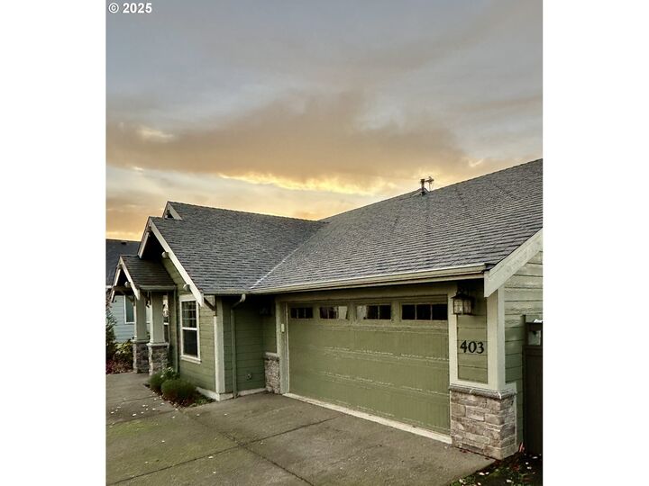 Property Photo:  403 NE Holiday Ave  OR 97338 