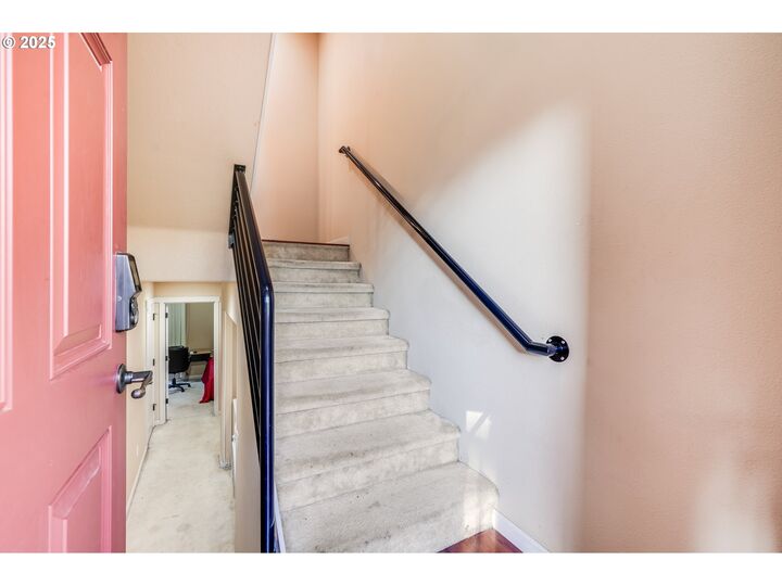 Property Photo:  2981 SW 187th Ave  OR 97003 