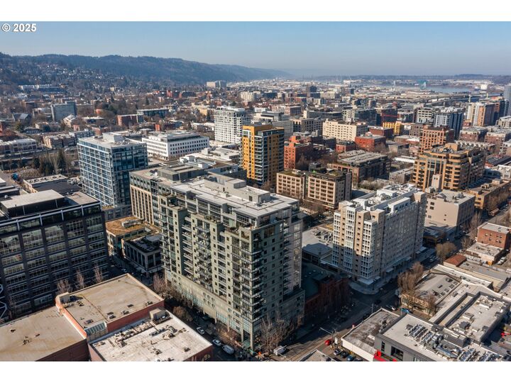 Property Photo:  1025 NW Couch St 717  OR 97209 