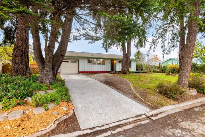 Property Photo: 1612 14th Street WA 98221