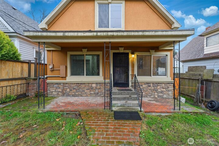 Property Photo:  818  Hobson Street  WA 99362 