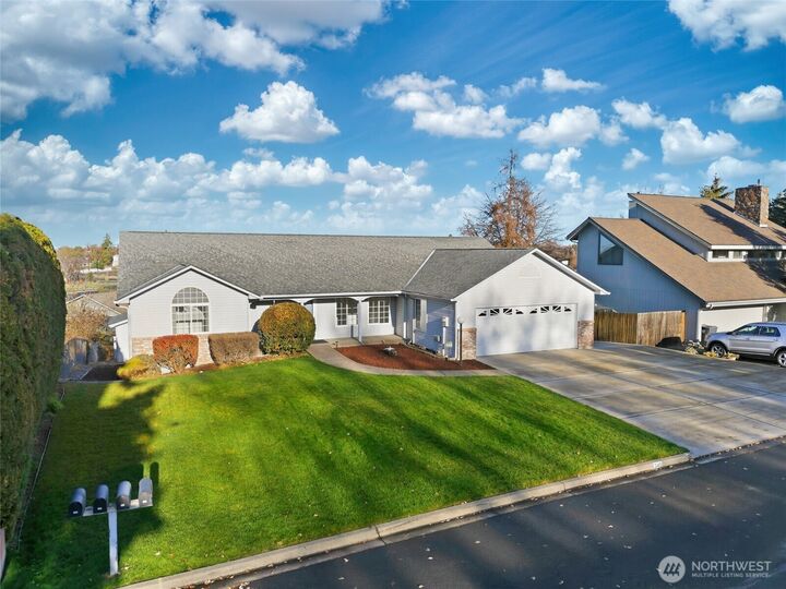 Property Photo:  340 SE Highland Park Drive  WA 99324 