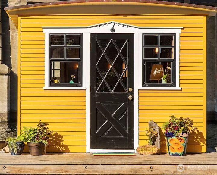 Property Photo:  3304  Fuhrman Avenue E 10  WA 98102 