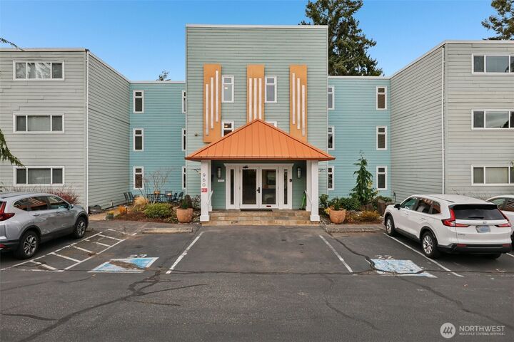 Property Photo:  960  5th Avenue S 208  WA 98020 