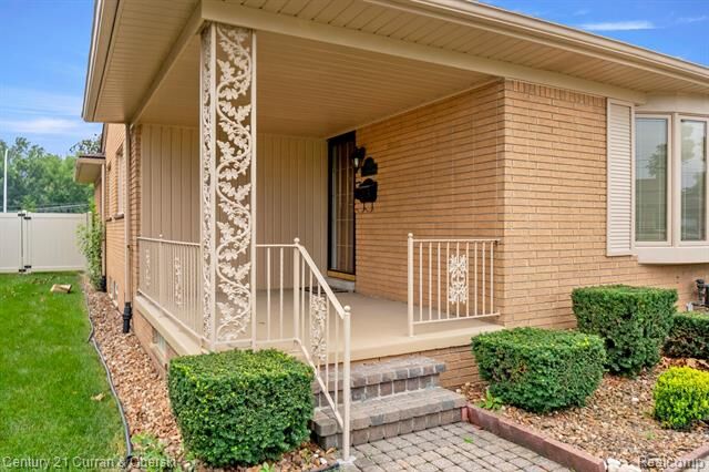 Property Photo:  21979 Hickorywood Drive  MI 48127 