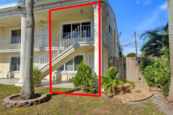 Property Photo:  4525 NE 21st Ave 5  FL 33308 