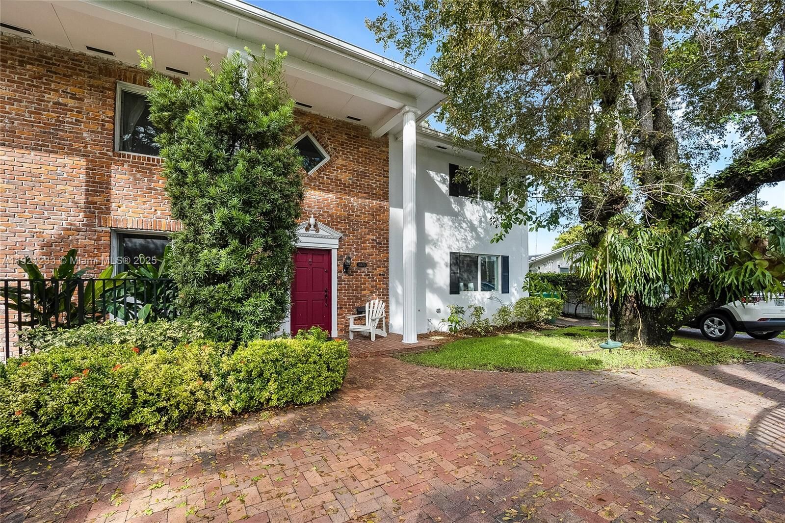 Property Photo: 10670 SW 77th Ave 10670 FL 33156