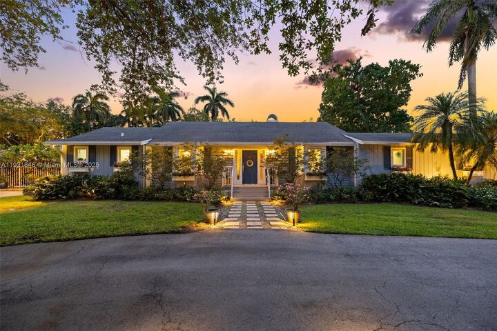 Property Photo: 7720 SW 79th Ct FL 33143