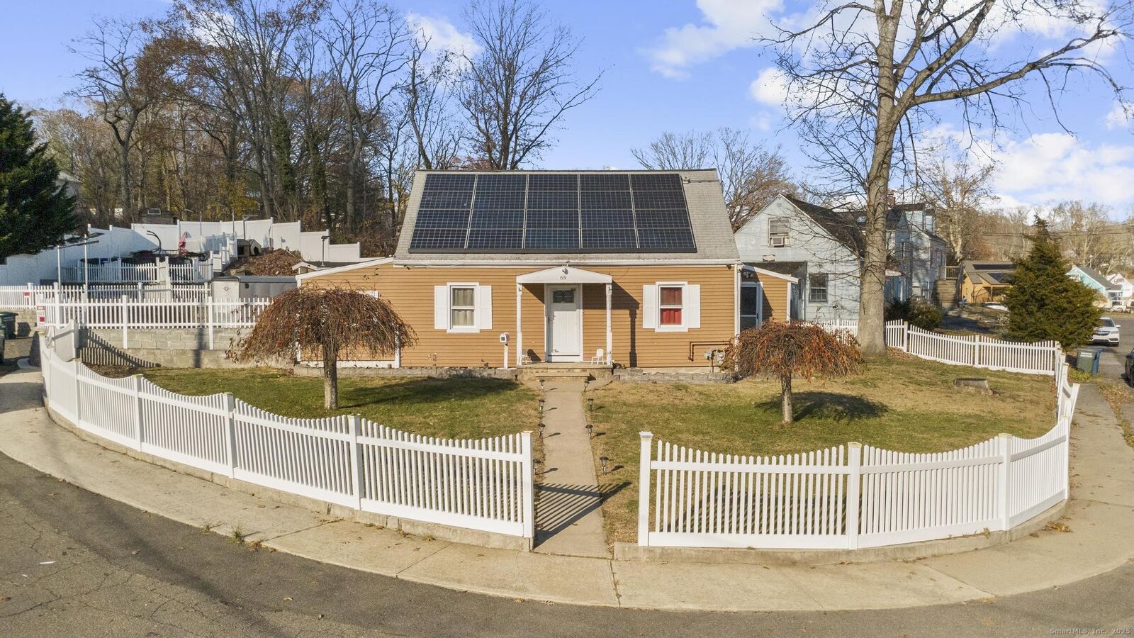 Property Photo: 69 Glen Circle CT 06610