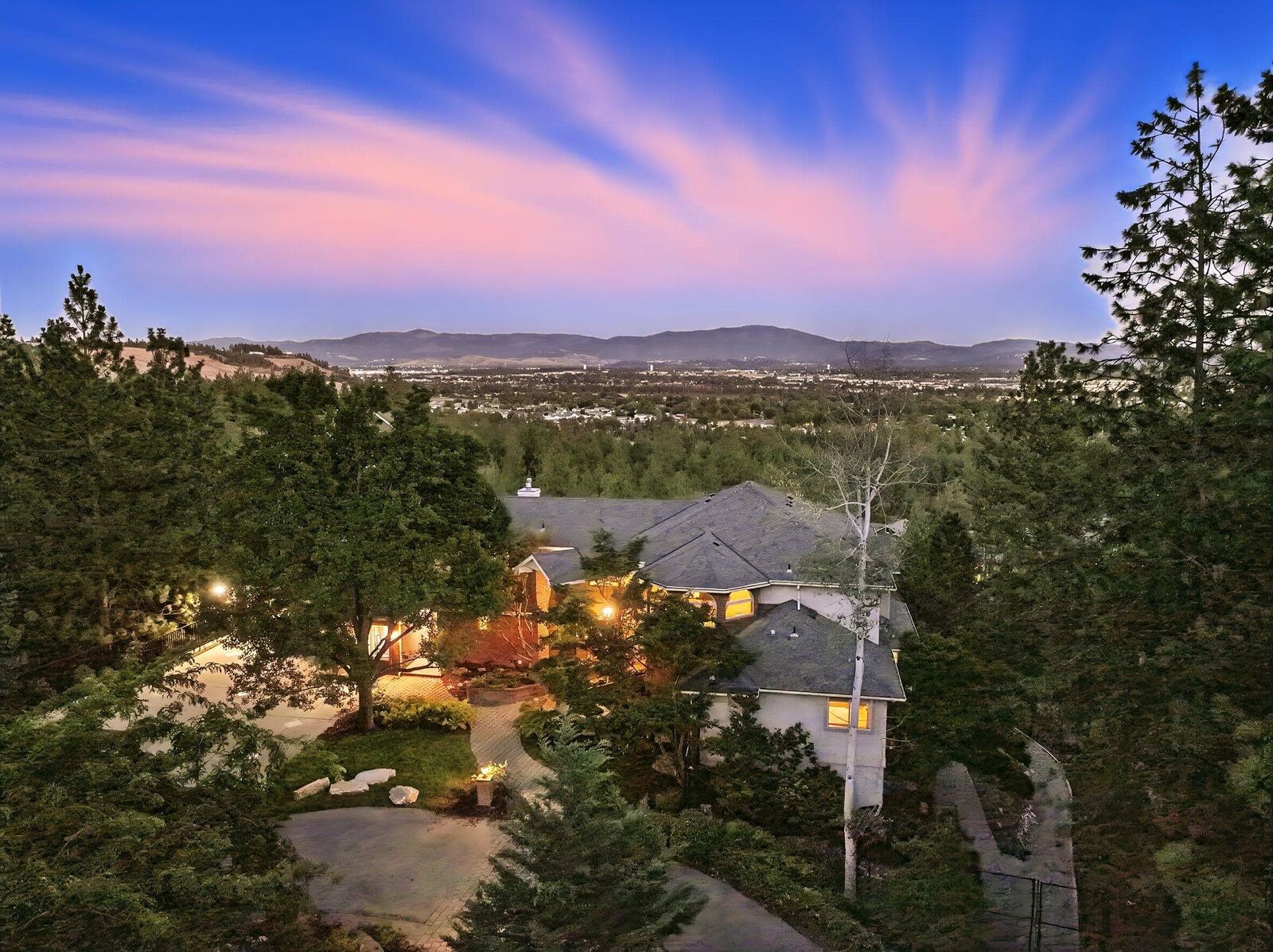 Property Photo: 5312 N Vista Ct WA 99212