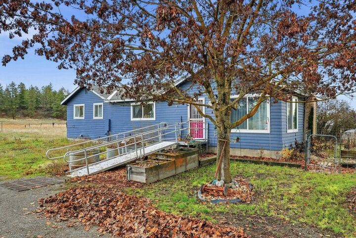 Property Photo: 14808 W Four Mound Rd WA 99026