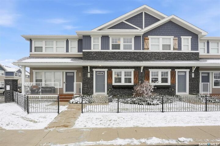 Property Photo: 1216 Pringle Way SK S7T 0X5