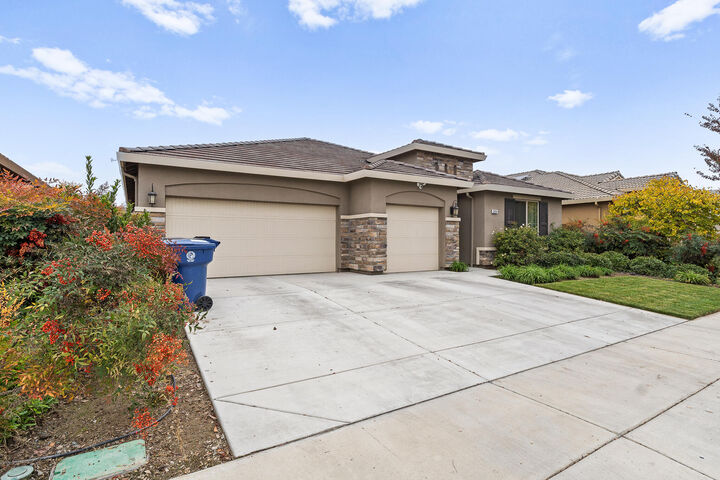 Property Photo: 2814 Harbor Island Avenue CA 93274