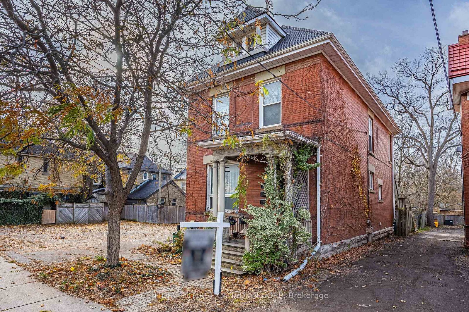 Property Photo:  551 Adelaide Street N  ON N6B 3J6 