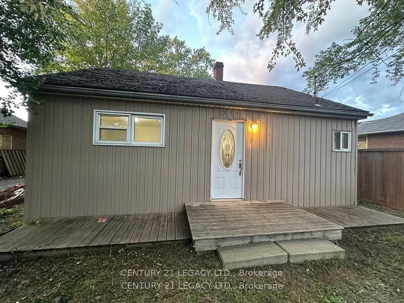 Property Photo:  795 Barton Street  ON L8E 5L8 