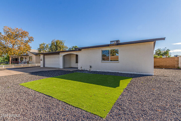 Property Photo: 1873 E Ellis Drive AZ 85282