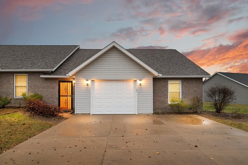 Property Photo: 184 Arthurs Ct OH 44805