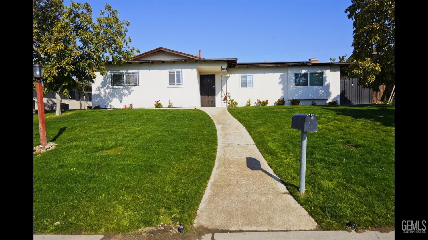 Property Photo: 3206 Candlewood Drive CA 93306