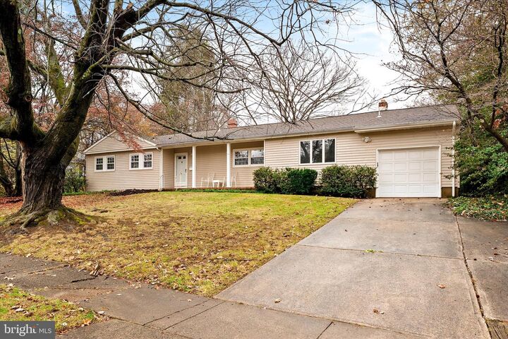 Property Photo:  16 Royal Oak Road  NJ 08648 