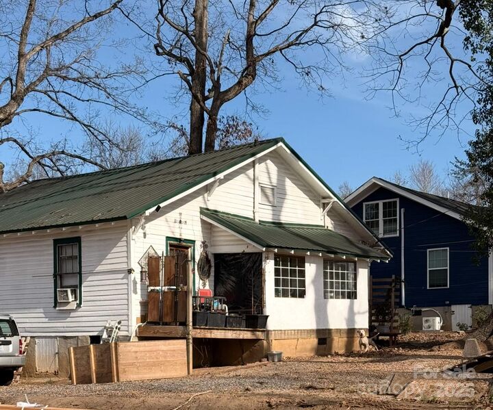 Property Photo:  933 Wallace Street  NC 28677 