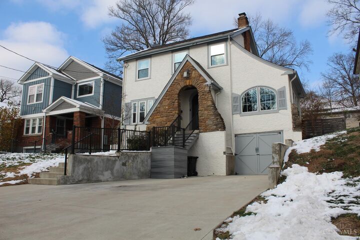 Property Photo: 3110 Kinmont Street OH 45208