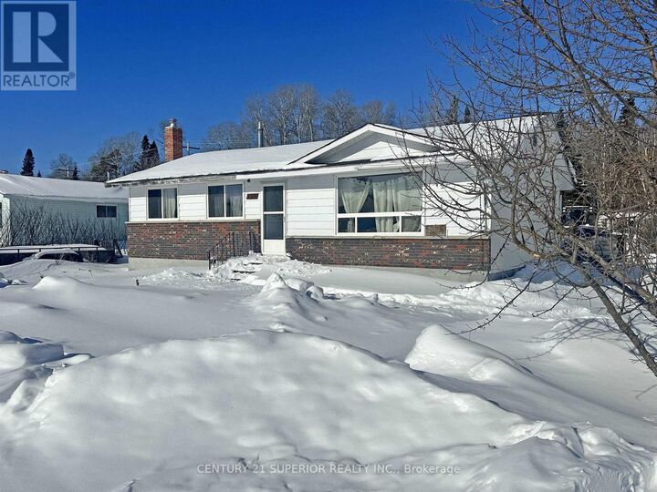 124 Highland Crescent — photo 1