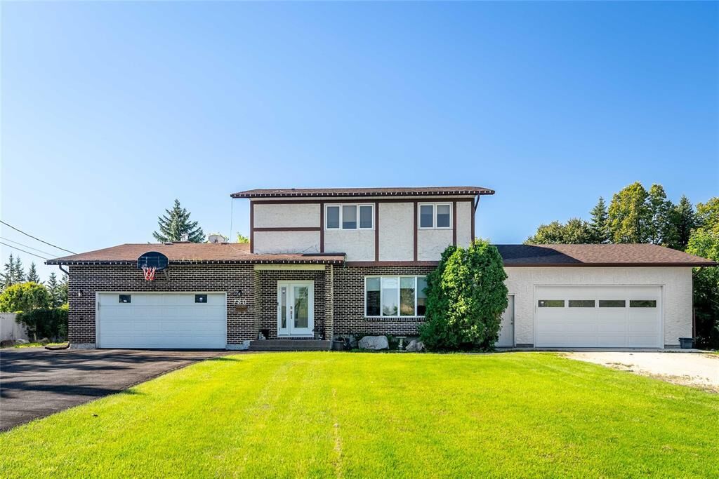 Property Photo:  780 Wallace Avenue  MB R2E 0B2 