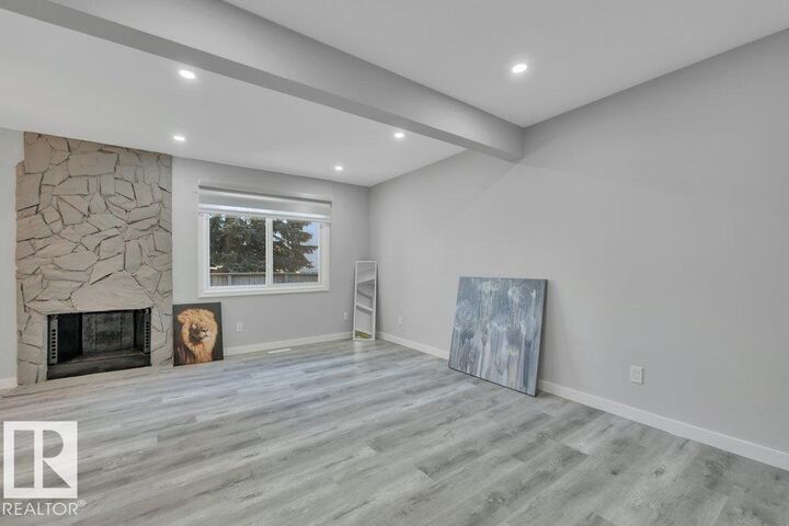 Property Photo:  535 Willow Court NW  AB T5T 2K7 