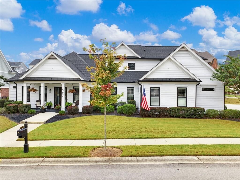 Property Photo: 5634 Autumn Flame Drive GA 30517