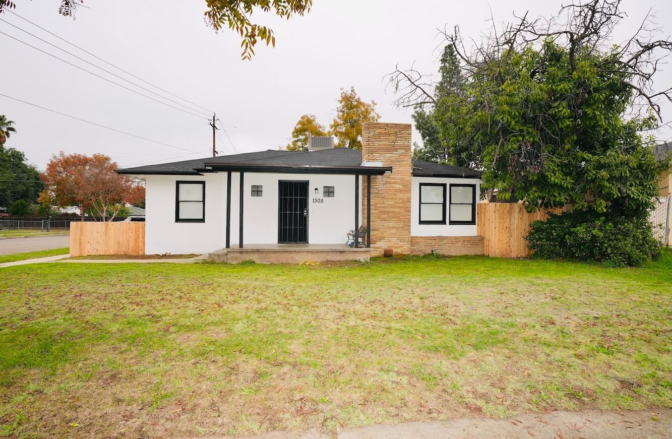 Property Photo:  1305 E Fedora  CA 93704 