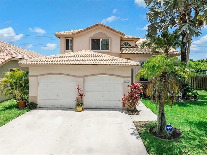 Property Photo:  466 E Royal Cove Cir  FL 33325 