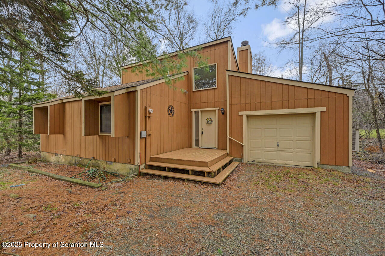 Property Photo:  300 Lake Road  PA 18466 